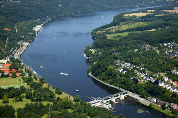 Der Baldeneysee in Essen: Anfang der 30er Jahren als Absetzbecken für Schwebstoffe in der Ruhr errichtet, dient heute der Naherholung (Foto: Ruhrverband)