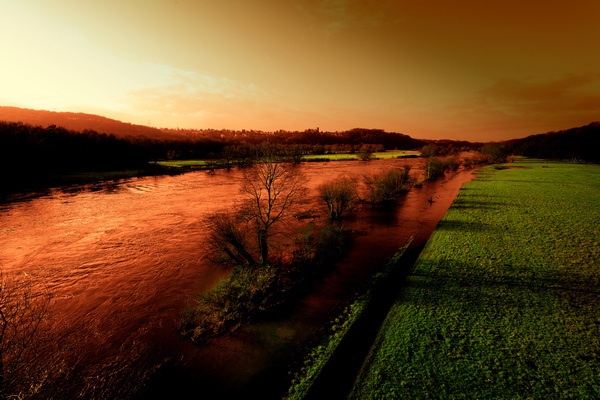 Die Ruhr bei Sonnenuntergang (Foto: Roland W. Waniek)