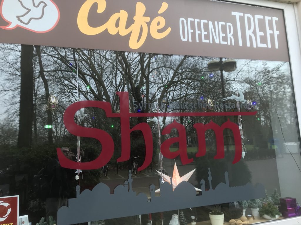 Syrisches Restaurant "Sham" - ein weiteres Projekt von Pater Tobias; Foto: Peter Ansmann