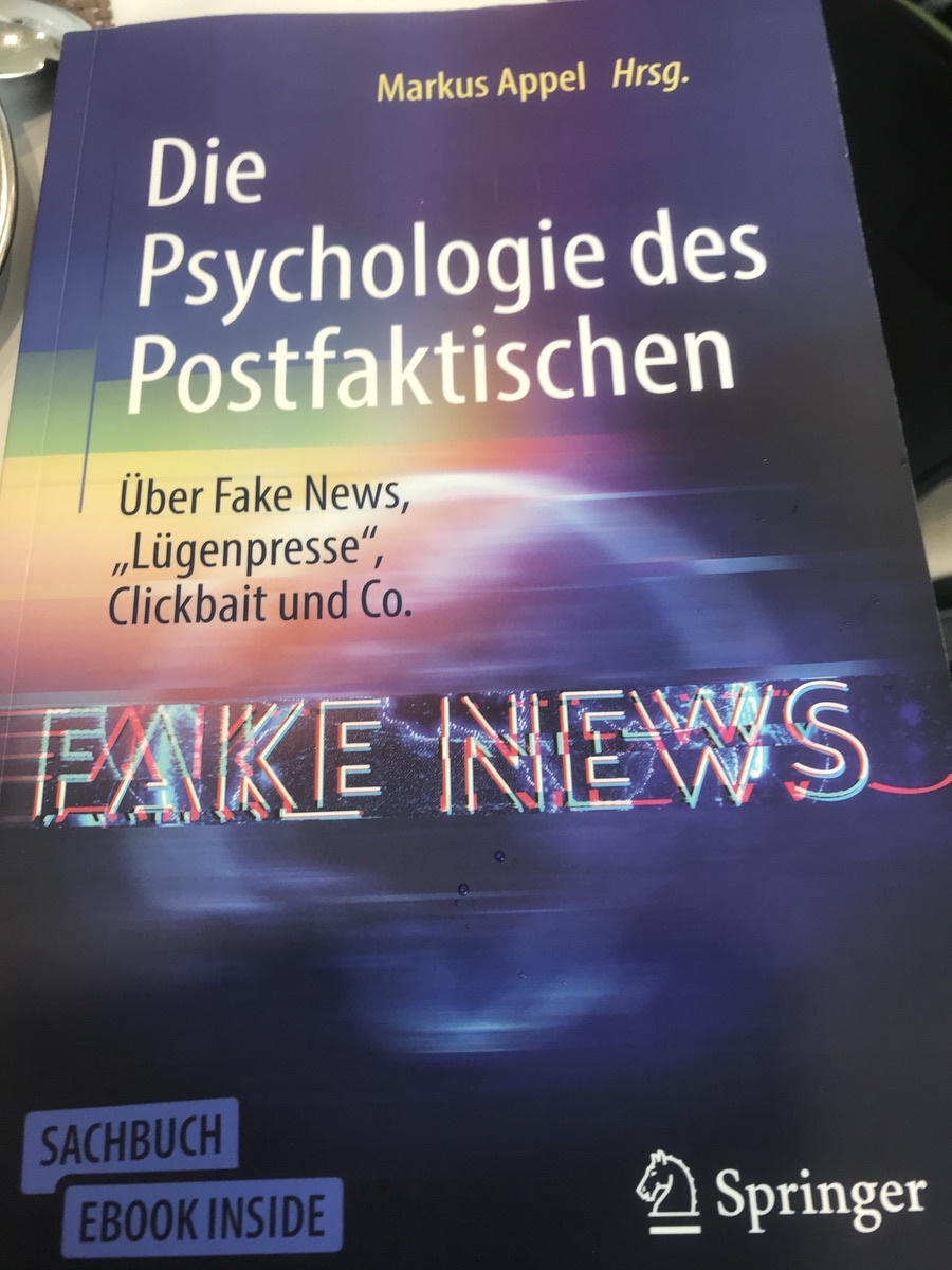 "Die Psychologie des Postfaktischen - über Fake News, Lügenpresse und Co."; Foto: Peter Ansmann