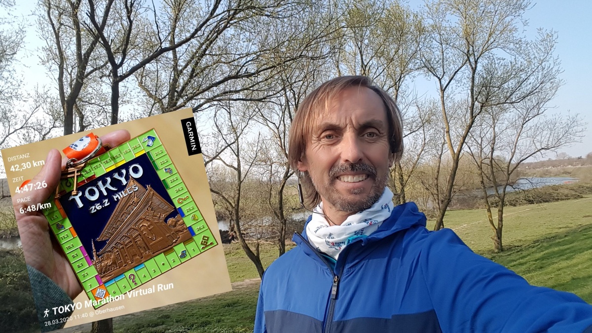 Pater Tobias aus Duisburg-Neumühl hat im Shutdown trainiert - und virtuell den Tokio-Marathon gefinished; Foto: Projekt Lebenswert