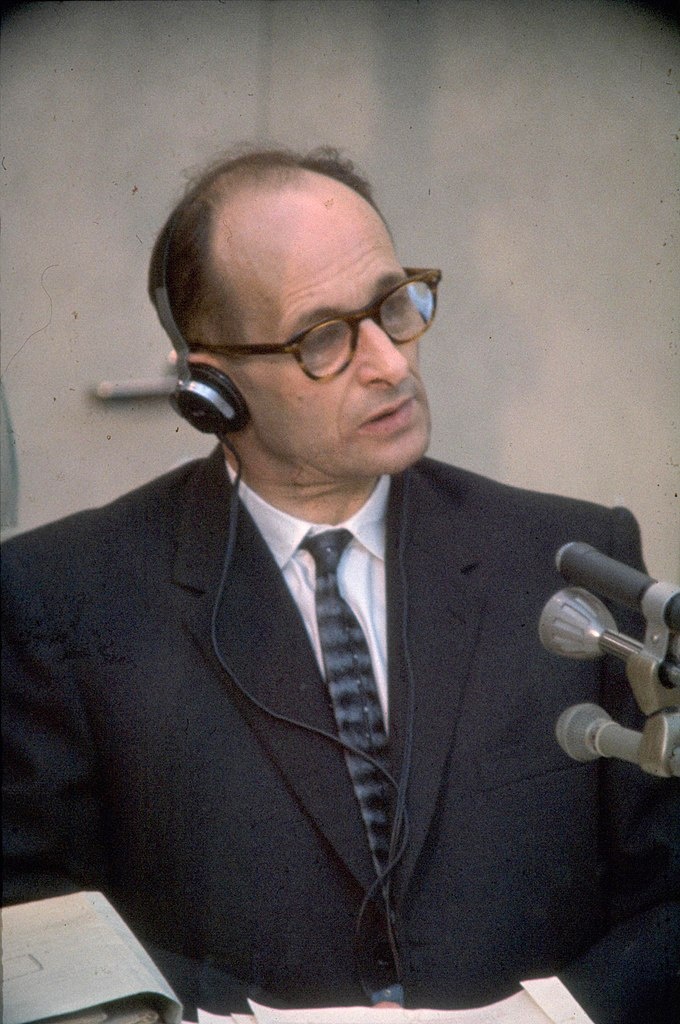 Adolf Eichmann, der Logistiker des Holocausts, während seines Prozesses in Jerusalem (1961); Foto: Israel Government Press Office / Public domain