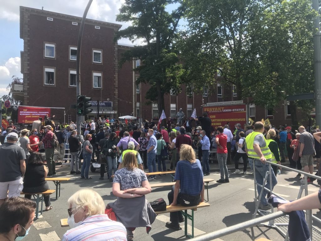 Endlich mal was los in Gelsenkirchen-Horst: Volksfeststimmung bei der MLPD; Foto: Peter Ansmann