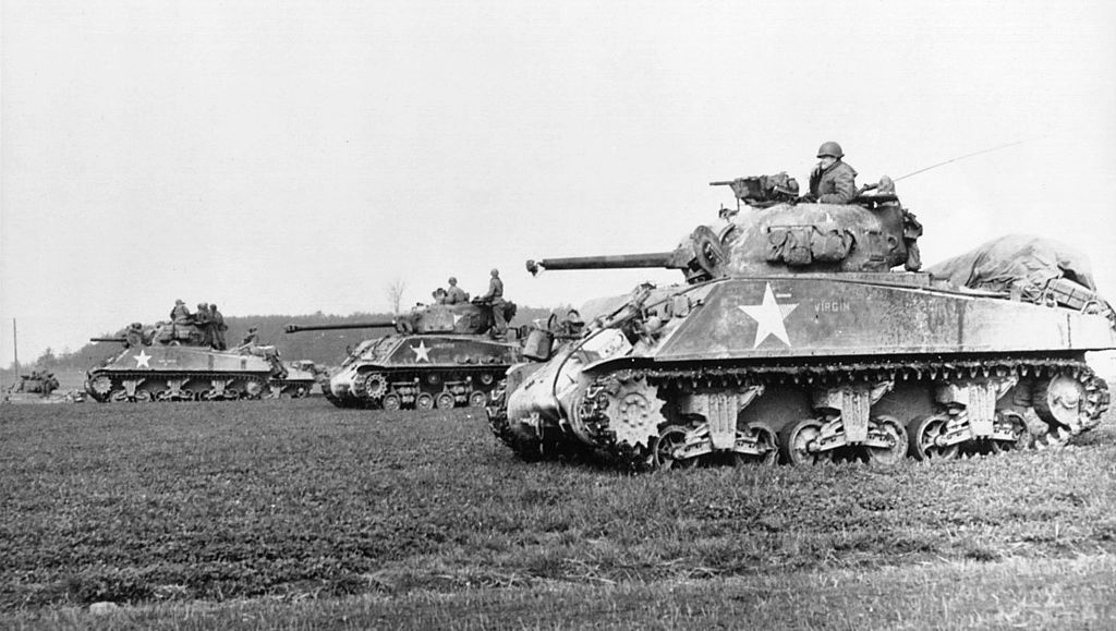 Amerikanische Antifa: Sherman-Panzer der US-Army betreien Europa; Foto: 