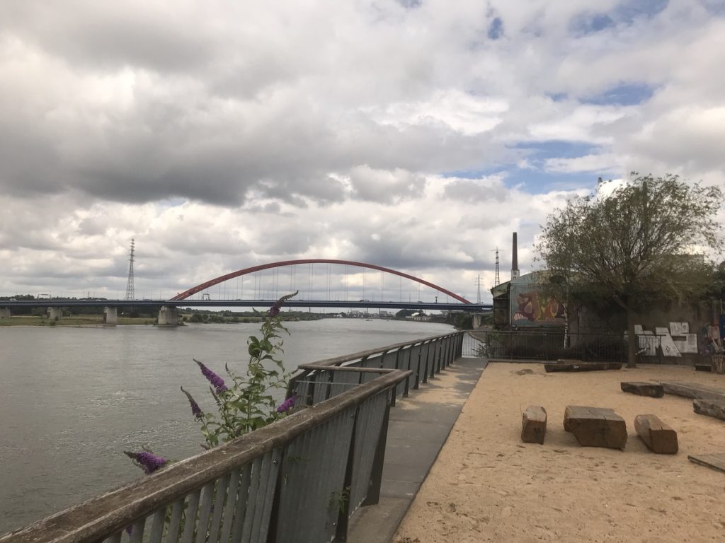 Der Rheinpark: Schön wie das Alpenpanorama, nur ohne Berge; Foto: Peter Ansmann