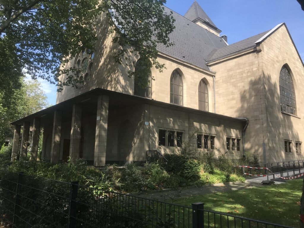 Die evangelische Gnadenkirche in Duisburg-Wanheimerort; Foto: Peter Ansmann