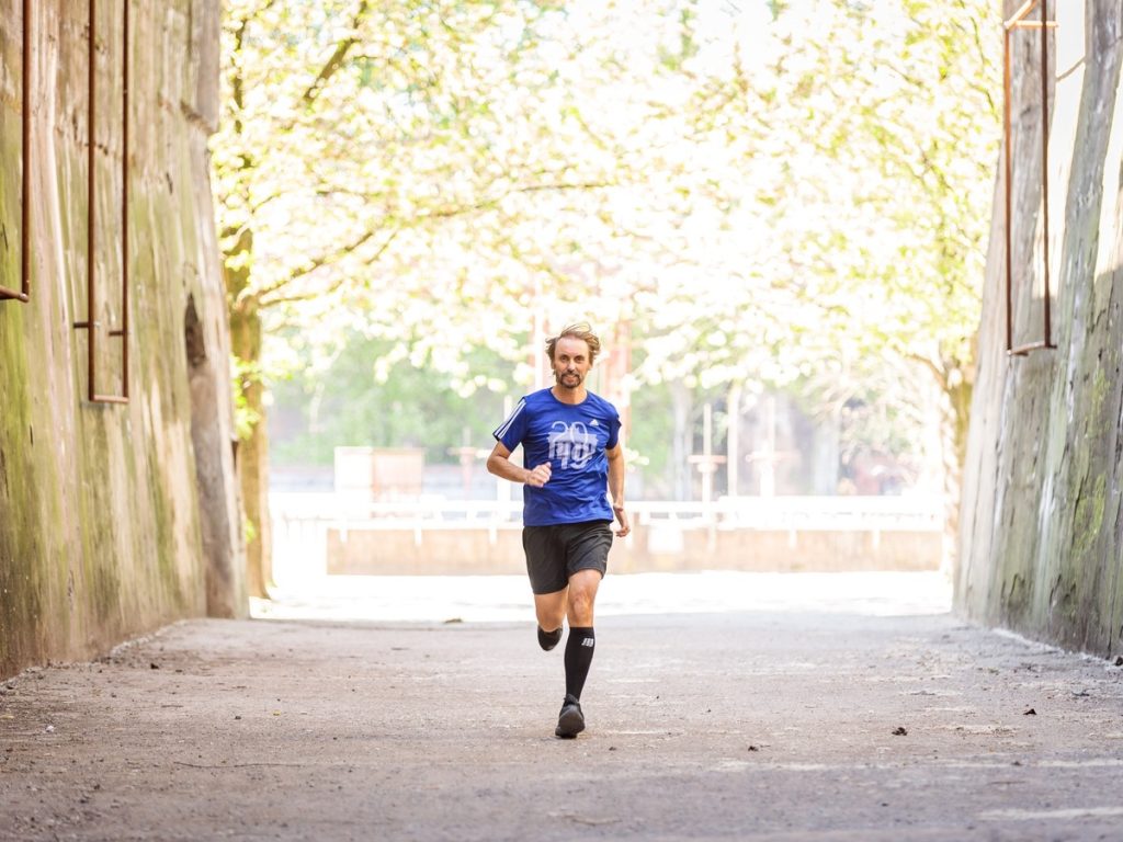 Pater Tobias hat seinen 102. Lauf erfolgreich beendet; Foto: Projekt LebensWert / Daniel Elke