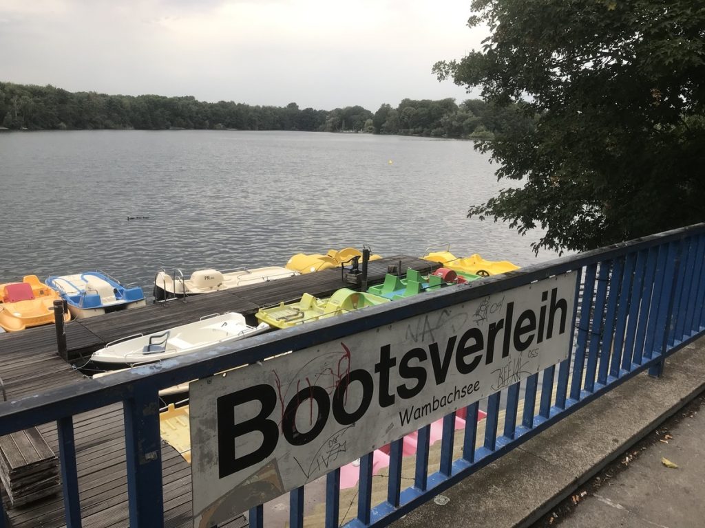 Ein Bootsverleih am Wambachsee; Foto: Peter Ansmann