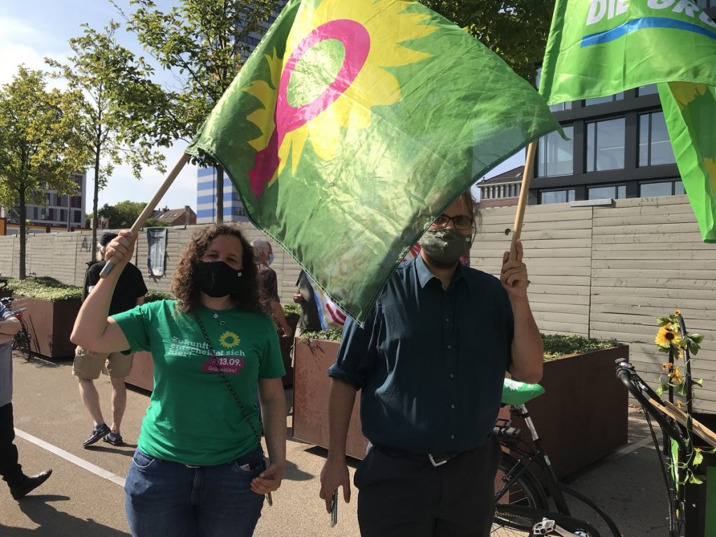Bündnis90 / Grüne zeigten Flagge vor Ort. Foto: Peter Ansmann