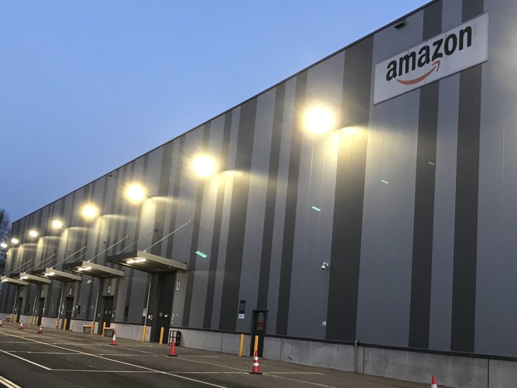 Eines von vielen Amazon-Logistikzentren: Auch in Duisburg; Foto: Peter Ansmann