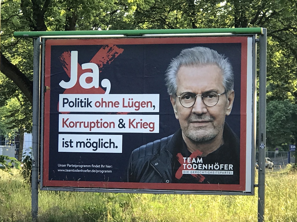 Bundestagswahl 2021: Das "Team Todenhöfer" informiert in Duisburg; Foto: Peter Ansmann