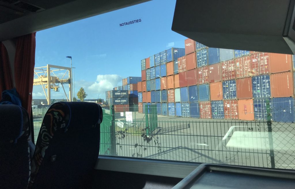 Container über Container: Logistik läuft in Duisburg; Foto: Peter Ansmann