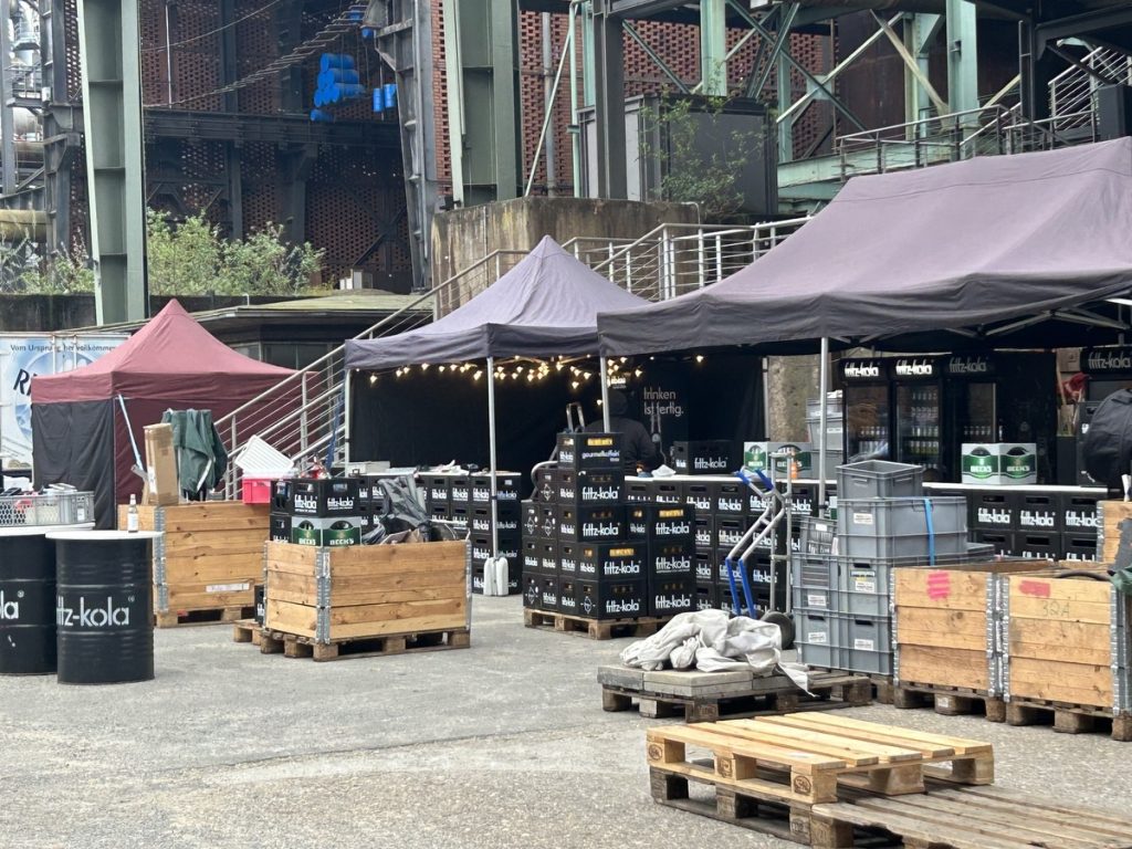 Letzten Donnerstag: Vorbereitungen für das Street Food Festival; Foto: Peter Ansmann