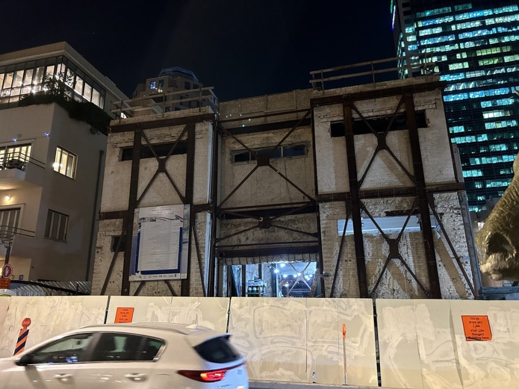 Die Independence Hall auf dem Rothschild-Boulevard in Tel Aviv im Januar 2023. Hier wurde am 14. Mai 1948 die israelische Unabhängigkeit ausgerufen; Foto: Peter Ansmann