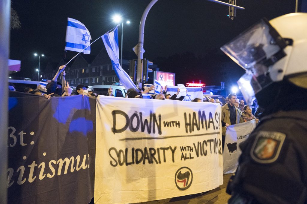 Pro-israelischer-Gegenprotest in Duisburg (Foto: Roland W. Waniek)