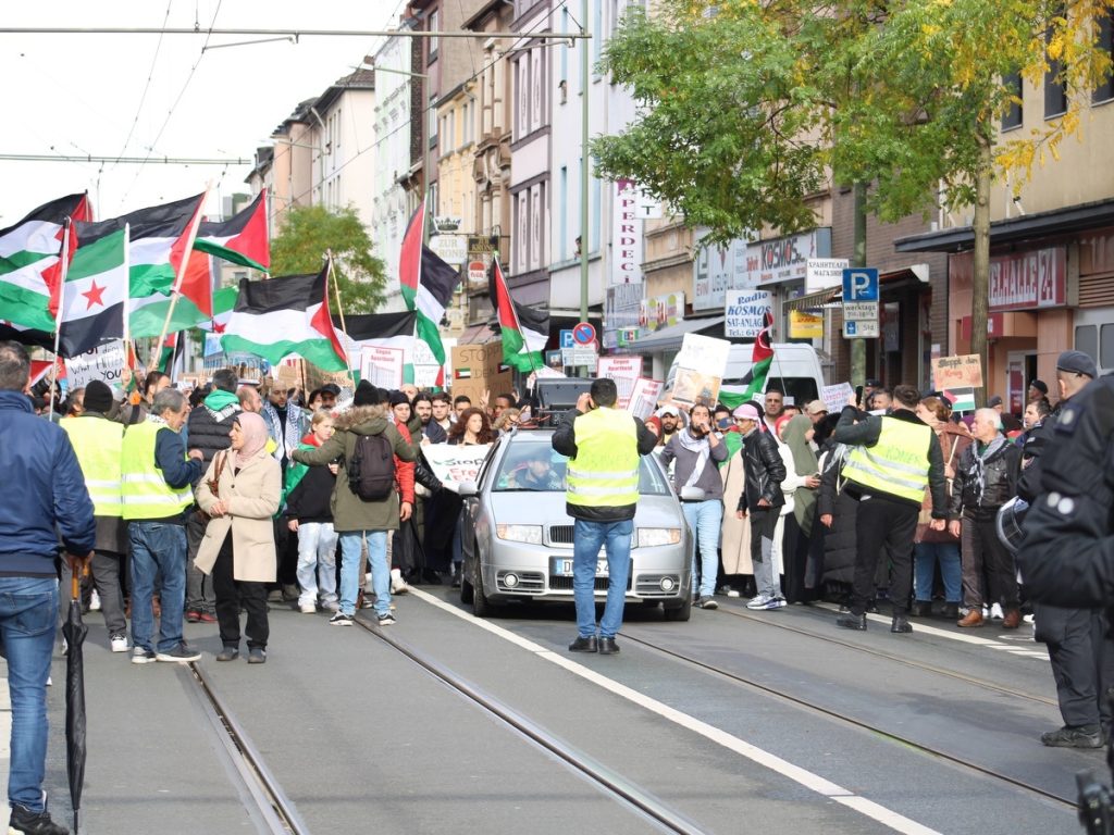 Zwischenstop auf der Wanheimer Straße in Duisburg-Hochfeld; Foto: Peter Ansmann