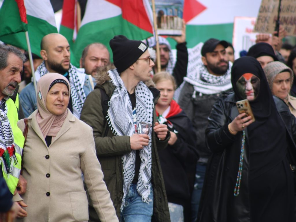 Terror-Freunde in Duisburg-Hochfeld; Foto: Peter Ansmann