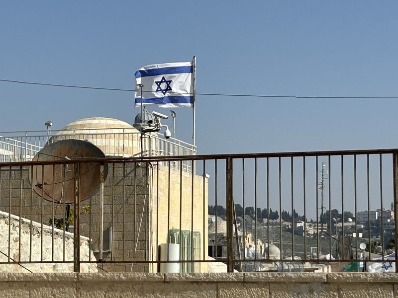 Israelflagge in der Nähe der Klagemauer/Jerusalem; Foto: Peter Ansmann