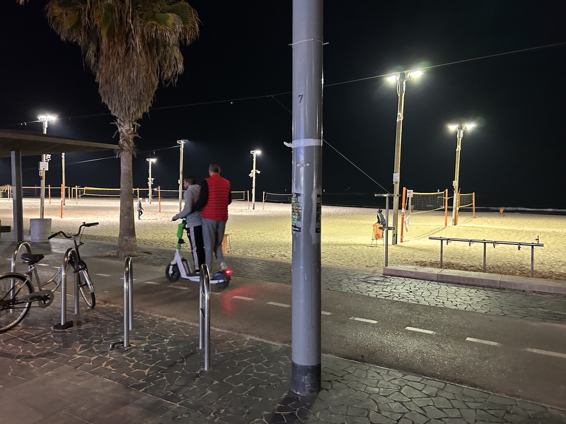 Fahrradstraße, an der Strandpromenade von Tel Aviv; Foto: Peter Ansmann