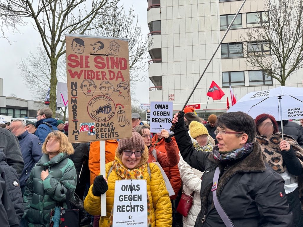 Omas gegen Rechts (Foto: Peter Ansmann)