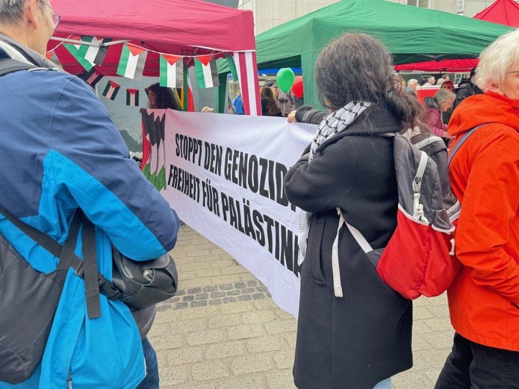 BDS auf dem Ostermarsch 2024 in Duisburg (Foto: Peter Ansmann)