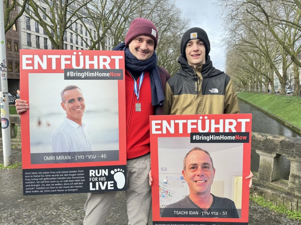 Jonathan: "Um ein kleines Zeichen zu setzen. Für ein bisschen Menschlichkeit." (Foto: Peter Ansmann)