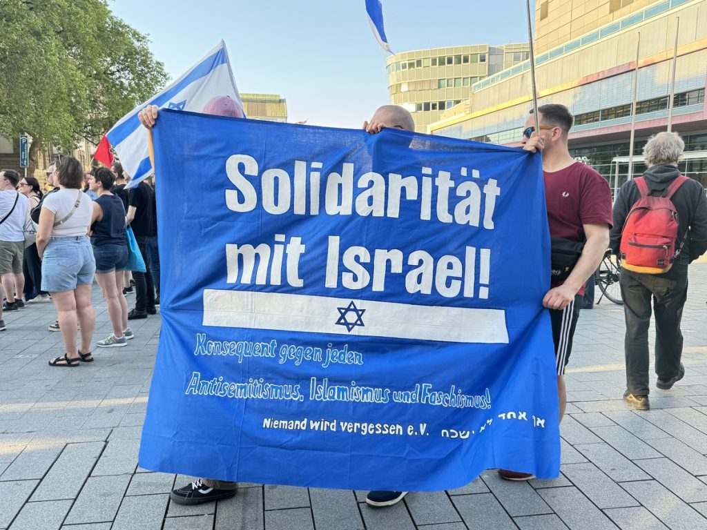 Solidarität mit Israel - am 14. Mai 2024 in Duisburg (Foto: Peter Ansmann)
