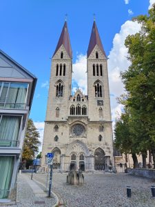 Beides in einer Stadt: Der Halberstädter Dom...