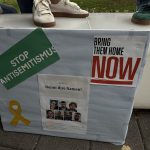 Erinnerung an die deutschen Geiseln die von der Hamas als Geiseln gehalten werden! (Foto: Peter Ansmann)