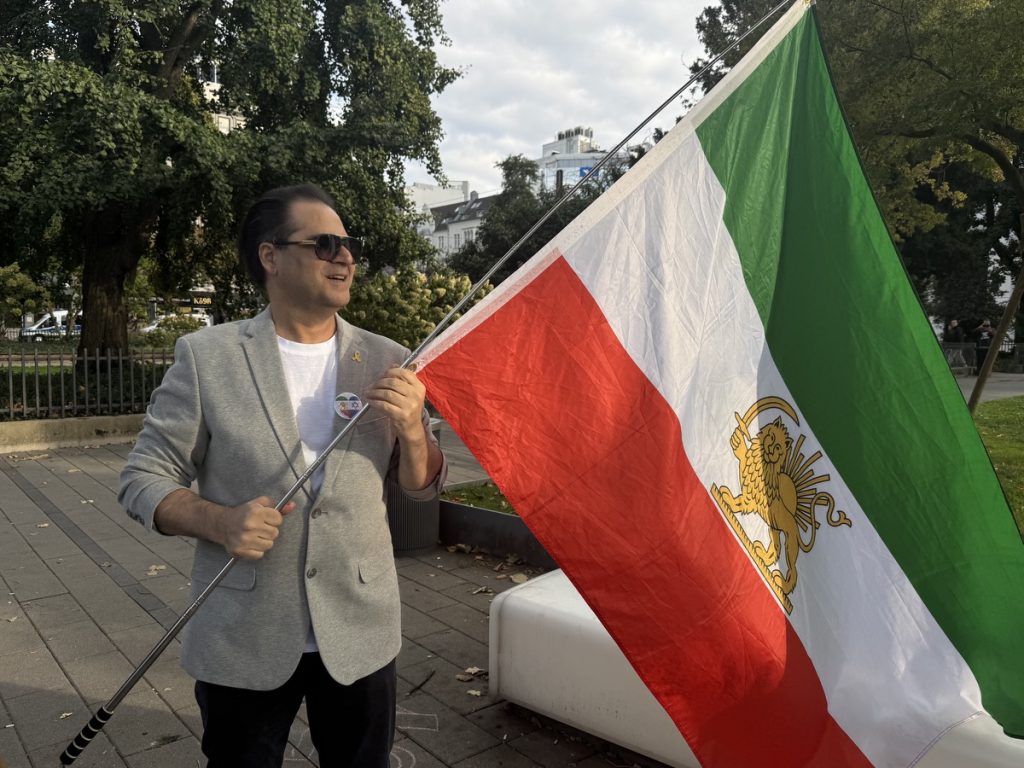 Düsseldorf, 2025: Exiliraner gegen das Mullah-Regime (Foto: Peter Ansmann)
