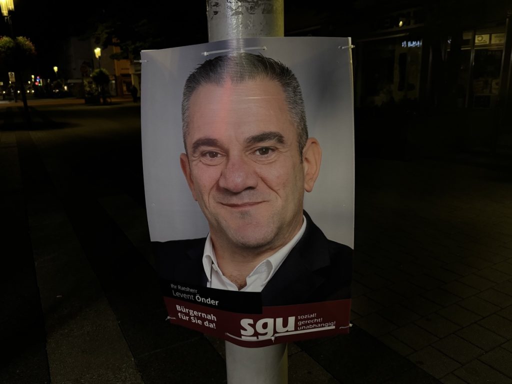 Ratsherr Levent Önder auf einem Wahlplakat (Foto: Peter Ansmann)