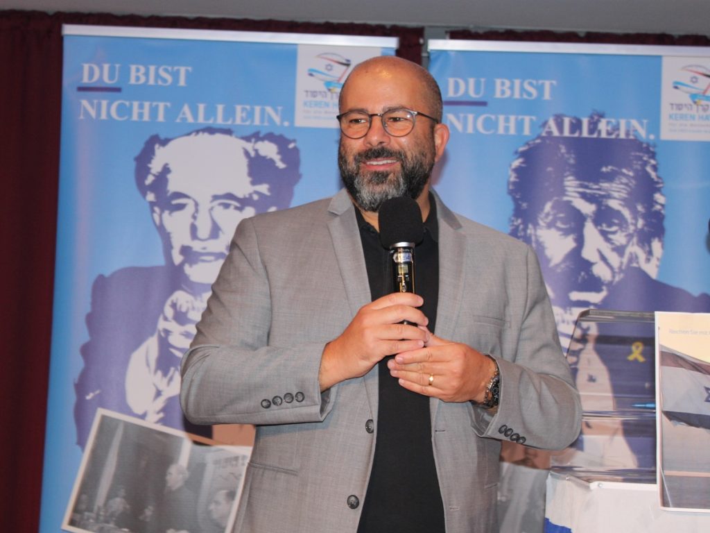 Arye Sharuz Shalicar am 9. Oktober 2025 in Düsseldorf (Foto: Peter Ansmann)