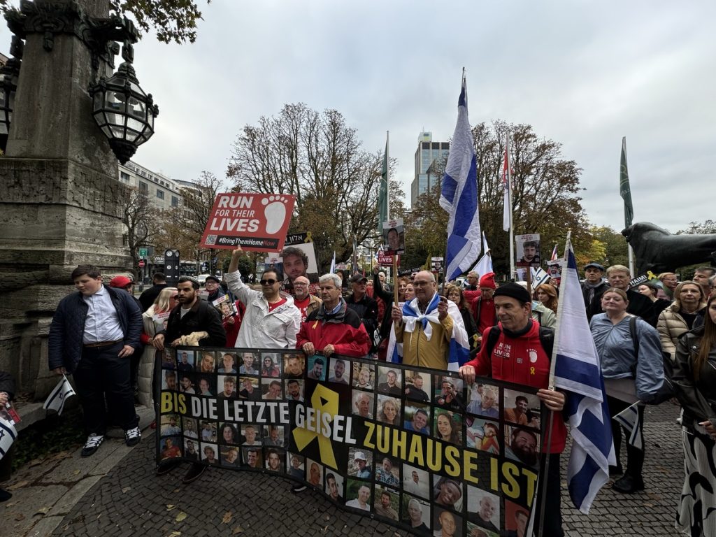 Abschlussfoto für die globale Kampagne "RunForTheirLives" (Foto: Peter Ansmann)