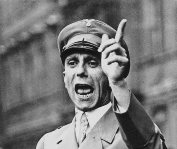 F-hrer-und-Verf-hrer-in-der-Lichtburg