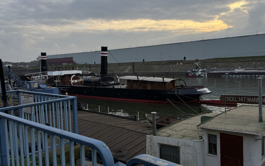 Museumsschiff Oskar Huber in Duisburg-Ruhrort (Foto: Peter Ansmann)