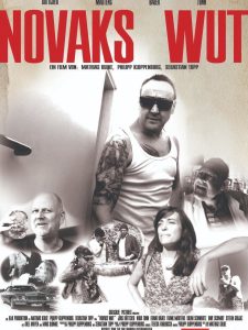 Die Tattoos von Novak sind echt. Das hat mir der Hauptdarsteller Jörg Böttcher selbst bestätigt! Grafik: GRILLGILDE PICTURES