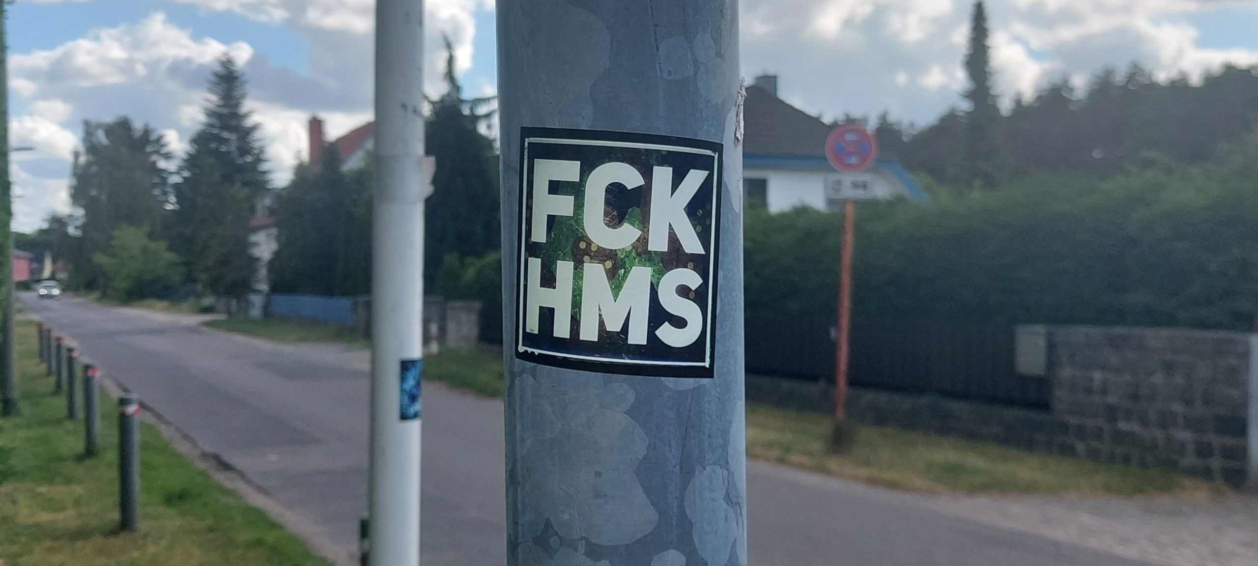 Einer der besagten Aufkleber. Foto: Der verbannte Vinted-Nutzer