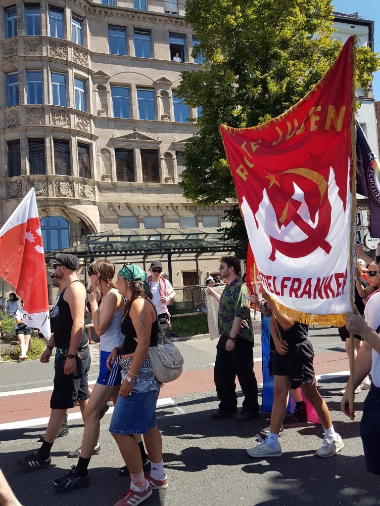 Mitglieder der „Roten Jugend Mittelfranken“. Foto: Iron Dome Nürnberg