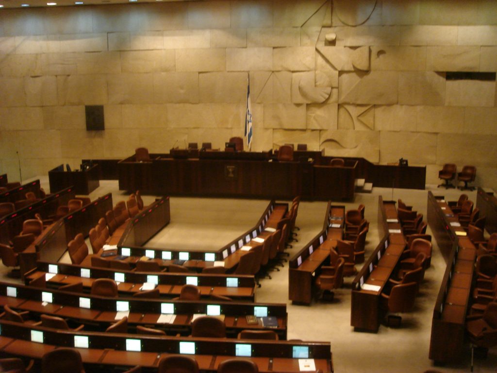 Der Plenarseel der Knesset. Foto: בית השלום, Wikimedia Commons, CC BY