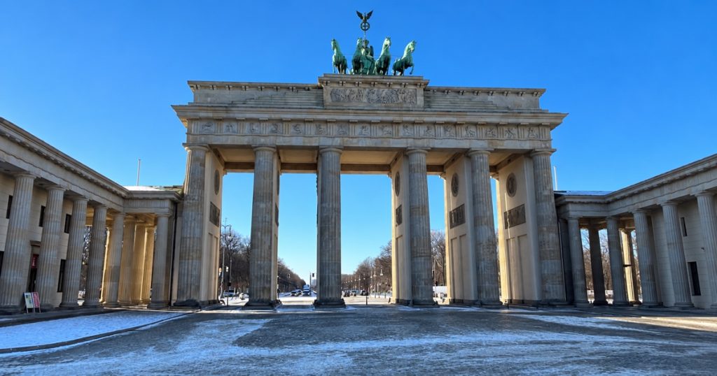 Brandenburger Tor in Berlin am 21. Januar 2022