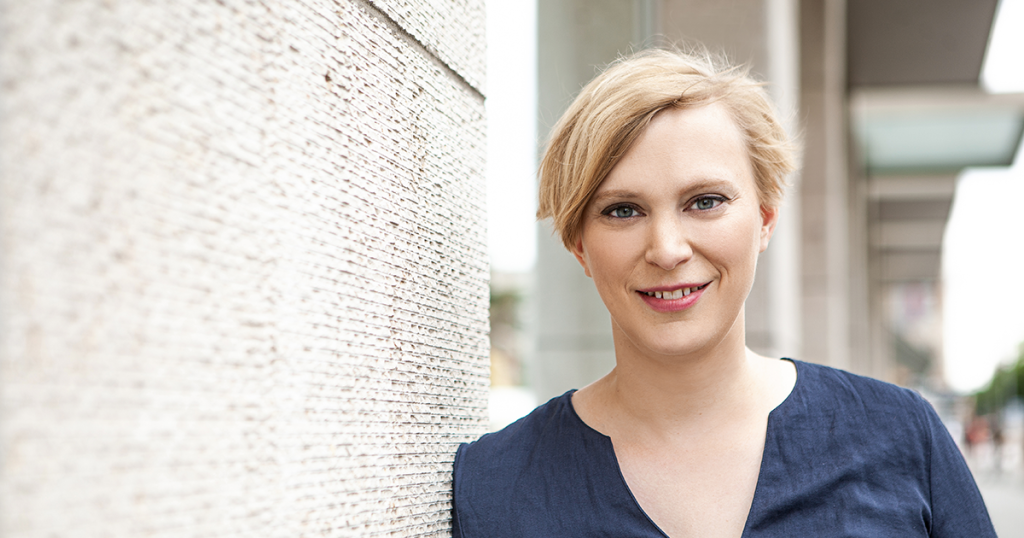 Nina Stahr im Porträt, Aufnahme von Sonja Macholl aus dem Jahr 2020.