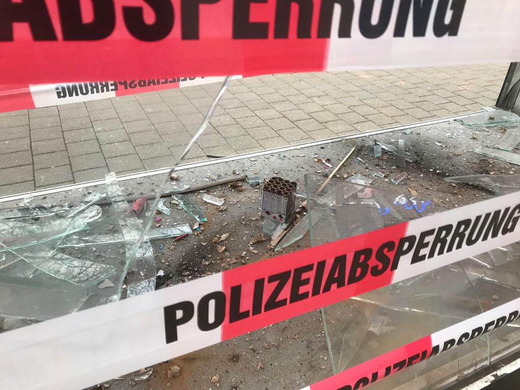 Silvester-Folklore in Duisburg-Wanheimerort, Symbolbild