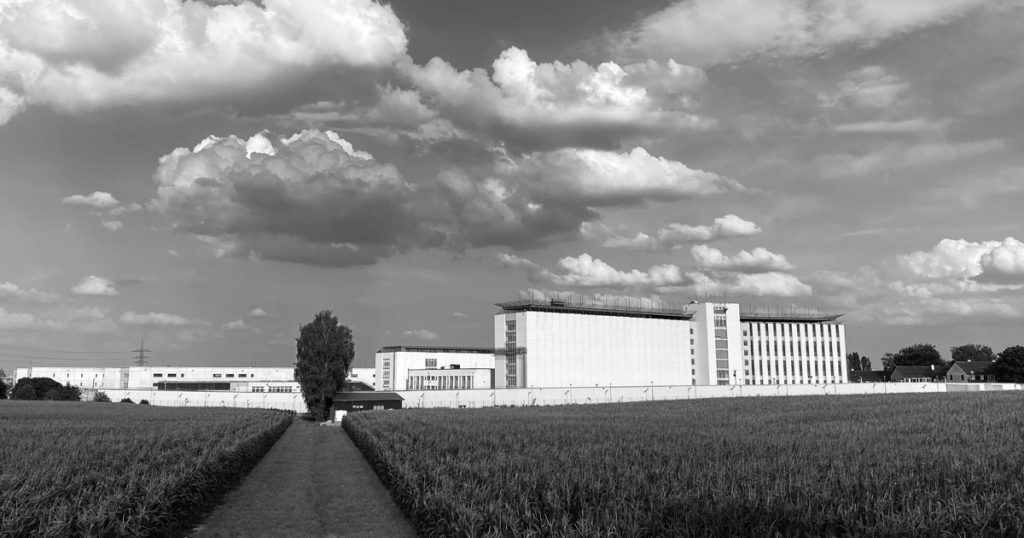 Justizvollzugsanstalt Stuttgart-Stammheim: Der Prozess gegen die Ulm5 wird in Stammheim vor dem Landgericht Stuttgart verhandelt. (Foto: k61s / Landauf, LandApp / Wikimedia Commons, CC0)